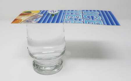 experiment wasser glas pappe